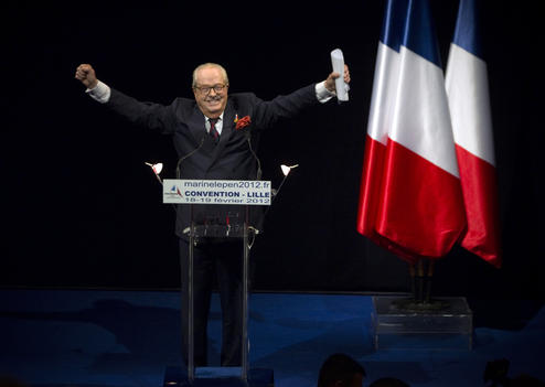 Marine Le Pen chaperonné par « Papa »